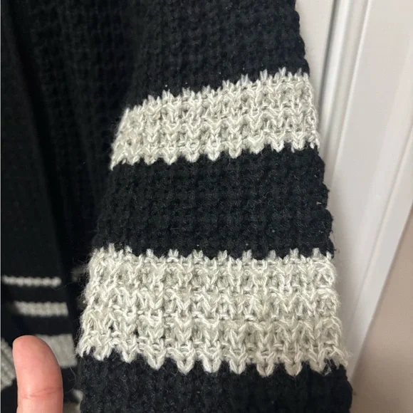 Over size knee length sweater - Picture 4 of 6